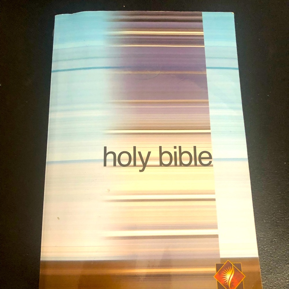 The Holy Bible: New Living Translation by Biblica (2004-05-04)